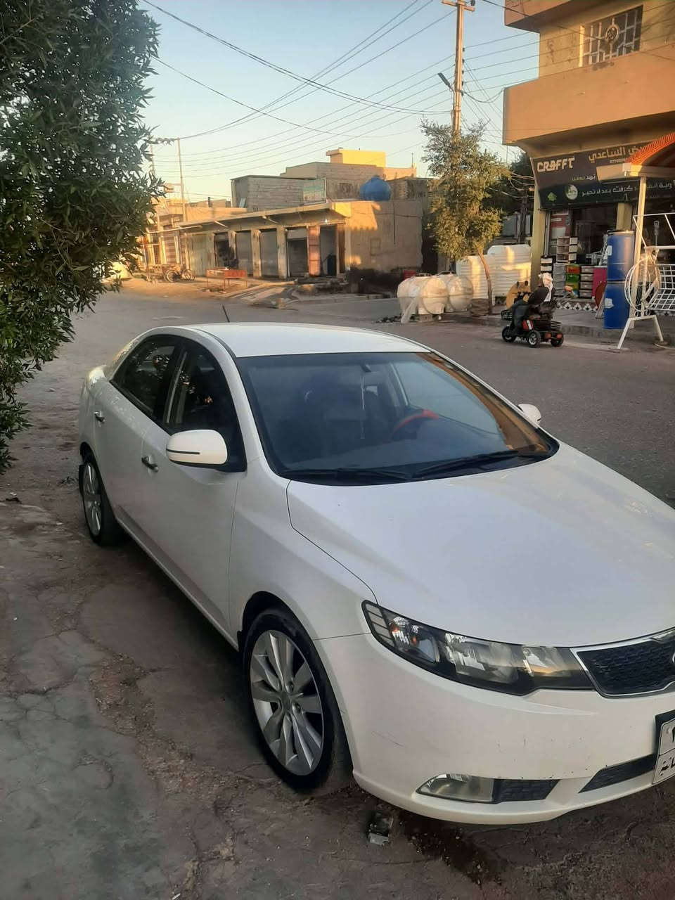 السعر ١١٥ سيراتو ٢٠١٢
سيارة مكفولة من دعامية لدعامية 
ماشية ١١٧ 
تحكم ستيرن جهتين 
تبريد شاشة 
ويل فلات 
كير ٦ نمر 
كيج الحماوة الكتروني 
اشاير بالمري 
مري شفط 
محرك ١٦٠٠ دوش بلادي ممفتوح 
رقم سليمانية سنوية ل ٢٧ باسمي 
***********
