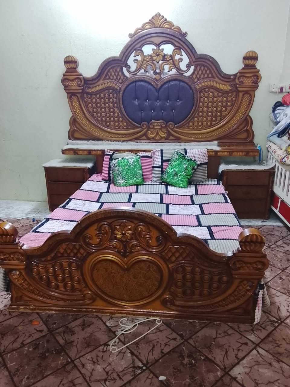 السلام عليكم غرفه اخشاب عراقيه سعره 500 الف كاونتر متر ونص ارضي وتعليك سعره 75 الف طباخ 5 عيون فرن شغال سعره 75 الف كاروك طفل سعره 25 الف ماطور ماي شغال سعره 20 الف سماعه مال مخضر من هاي الاصليه سعره 20 الف ميز رفوف مال بهارات 15 الف باب حديد مامستخدم سعره 50 الف الاسعار بيهن مجال مكاني جزيرة مامتواجد على نت هواي ه‍ ***********
