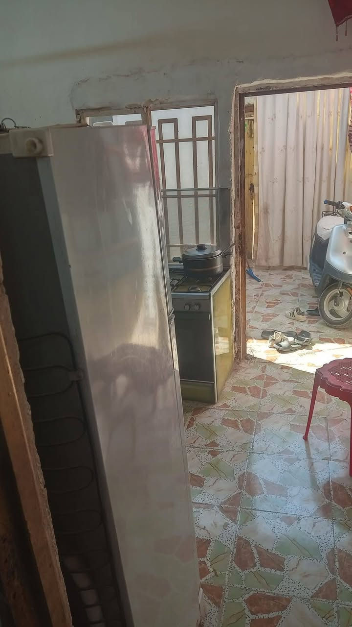 بيت بلديه المساحه ٩٠ م الموقع الحولي خلف ملعب النجف قرب شارع ٣٠ الأول يتكون من غرفه وصاله و صحيات وطرمه السعر ١٨ مليون وبيه مجال للإستفسار ***********
