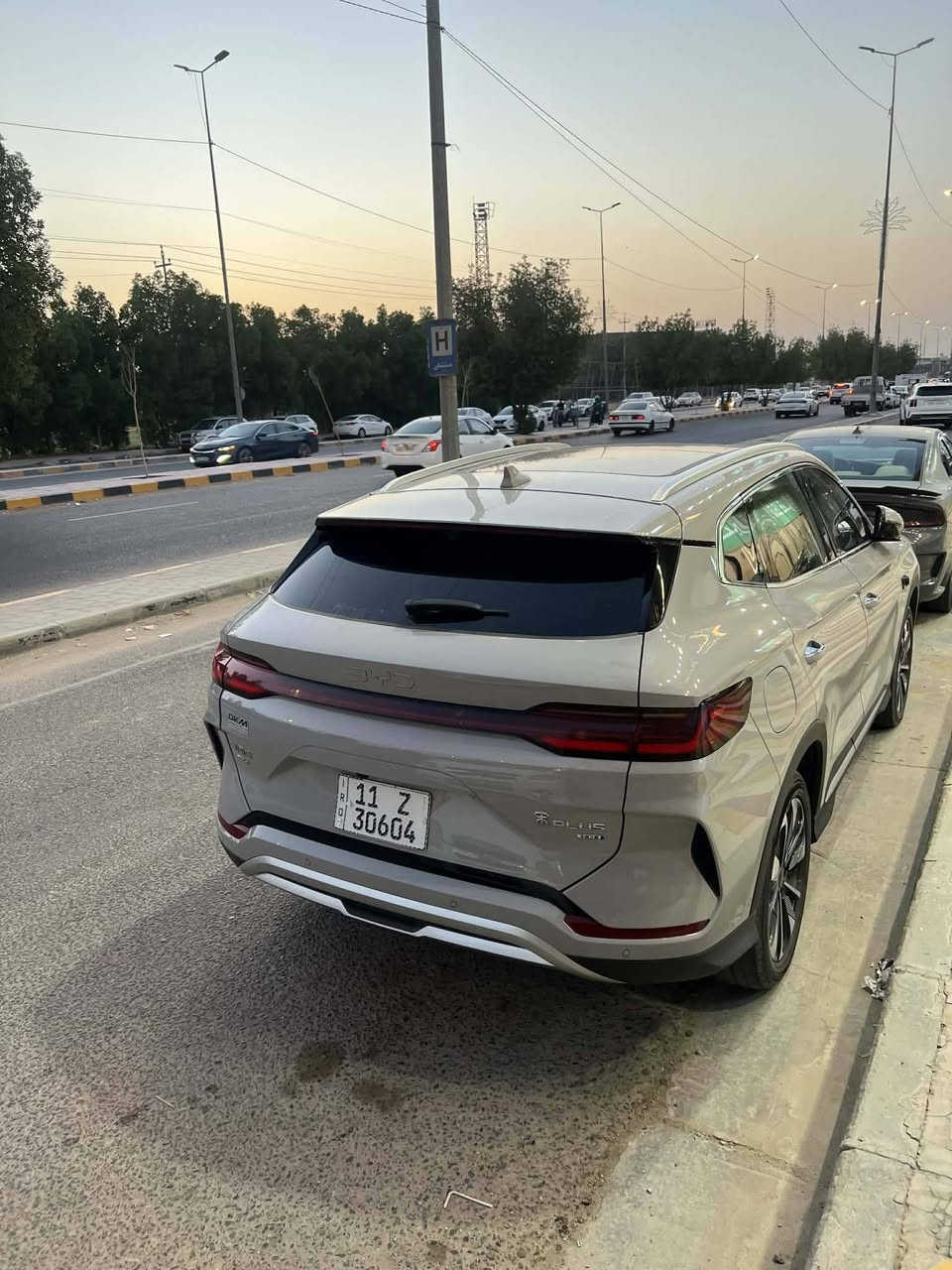 سلام عليكم
بي واي دي سونك بلاس لون سمنتي فول مواصفات 
مكاني النجف الاشرف 
السعر32مليون وبيها مجال
***********
***********
