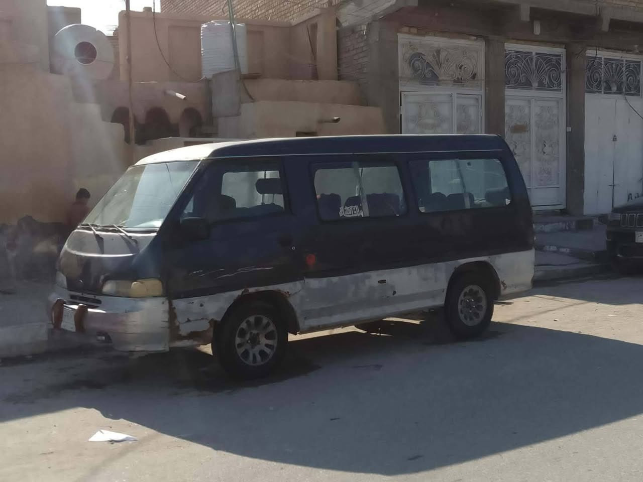 كيا للبيع مكينه وكير جدد ونجي توني شاهدن 
سياره حلوه عوزها شغل بسيط 
سعرها 18 وبيها مجال بسيط 
***********
