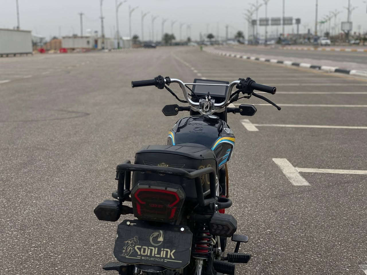 سلام عليكم دراجه للبيع سكنر العسر450بيهه مجال كربلاء شارع حولي 
***********
