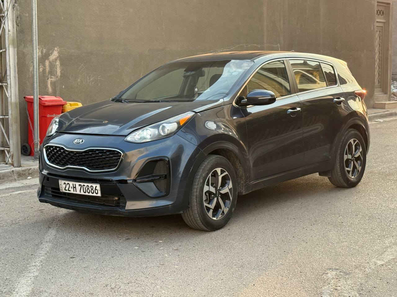 السلام عليكم
سبورتج للبيع 
موديل ٢١  امريكي ٢٤٠٠ 
نص فول (اشاير مري /تحكم ستيرن /٣وضعيات قياده /نقطة عمياء /كشن كهربائي /كامرا دواره )
حادثها سطي صور الحادث مرفقه بالمنشور 
السياره محرك وتبرد  خيرر من الله 
بيها بارد خلف باب السايق 
المكان بغداد شهداء البياع 
السعر ١٥٠
***********
