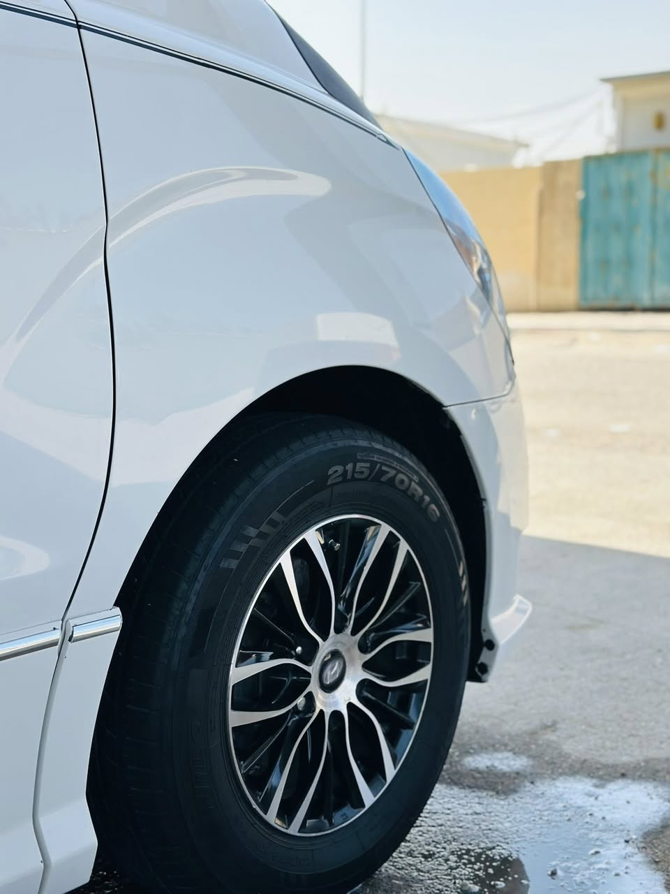 السلام عليكم 
للبيع فقط ستاركس 2017 مفتوح مكفوله كفاله عامه السياره جاهزه (مكينه صارلي سبوعين مجفته غراض اصليه )وحداديه ومنضومه تبريد وتدفئه كوله جاهزه مناقصه اي شي السعر اتصل وتدلل 
***********
