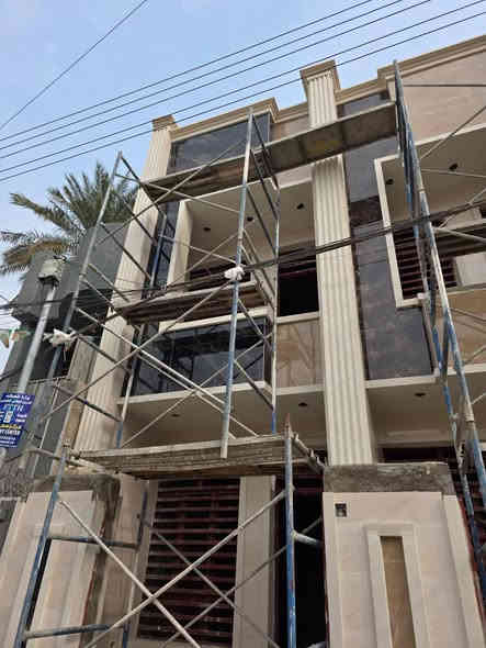 مشتملات للبيع مساحه 60م واجهة 3 نزال 20م ثلاث غرف نوم واستقبال وحولي وخدمات فوق وجوه وبيتونه كبيره درج مرمر ارضيه مرمر العنوان الشعب شارع عدن قريب إعدادية صلاح الدين خلف علوة السمك ثاني شارع للاستفسار  ***********
