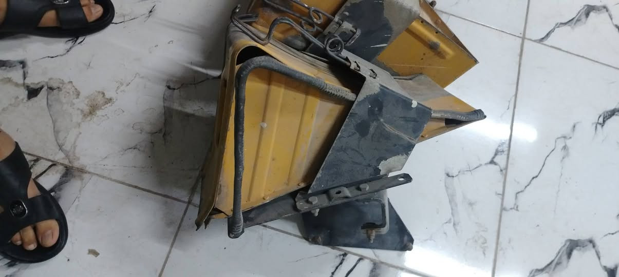 السلام عليكم للبيع اصليات السعر خاص ***********
