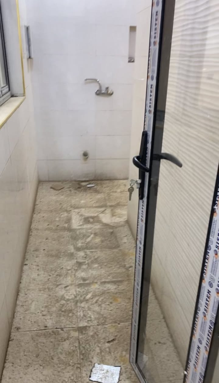 مشتملات تونات 100م و 110 للبيع
يالله 
مشتمل حديث 100م واجهة 5 نزال 20
يحتوي على خدمات خارجيه واستقبال 
ومطبخ حار وبارد و حولي وخدمات وغرفه نوم
وطابق الثاني 3 غرف نوم وبيتونة وسطحين
 
📍حي اور قرب فلكة صباح الخياط
للأستفسار مكتب ارض الخيرات
***********
***********
