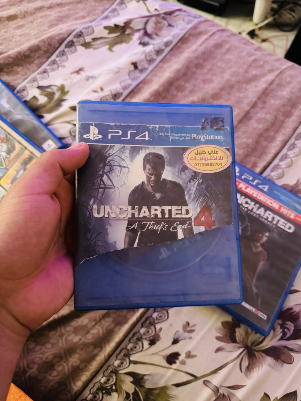 السلام عليكم بلي 5 مستعمل بس قليل ونضيف الجهاز كلش  ***********
1 بلي 5 
2جوستك اضافي هوة وكارتونته ما مستعل 
3 يوبي اس 1500 هوة وكارتونته بعده جديد 
4قاعدة مال تبريد + وشحن جوستكات + حامل الأقراص 
5 وخمس اقراص جدد 
 السعر 850 وبي مجال قليل الي ما يعجبه السعر يكلب المنشور 
وتوصيل بعذ الأتفاق
