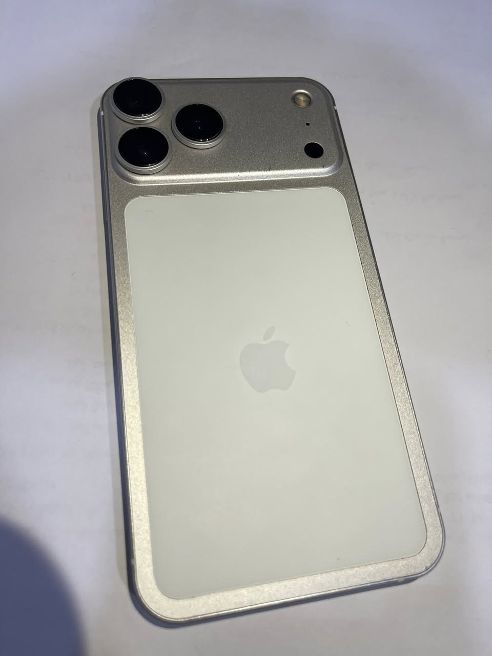 السلام عليكم 
ايفون ١٢ برو ماكس ابيض بلادي ممفتوح وتر ذاكرته ٢٥٦ فطر بالضهر وشخوط بالشاشه سعره ٤٥٠ بي مجال للشراي
ايفون اكس ماكس محور ١٧ برو ماكس ممبدل بي ولا قطعه بلادي ذاكرته ٢٥٦ كلشي شغال بطاريه ٨٢ بلاديه سعره ٢٧٥ وبي مجال *********** مكاني بغداد
