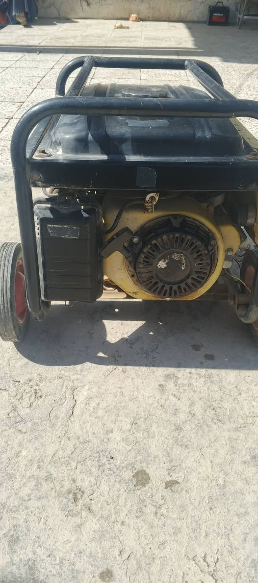 سلام عليكم ورحمه الله
للبيع مولد سلف 12 امبير نضيف كامل نقص بس باتري ممفتوح نضافه 80بالميه كبل شغله اي نقص مابي غير الباتري سعر 150قفل شراي اتصل ‏‪***********‬‏
