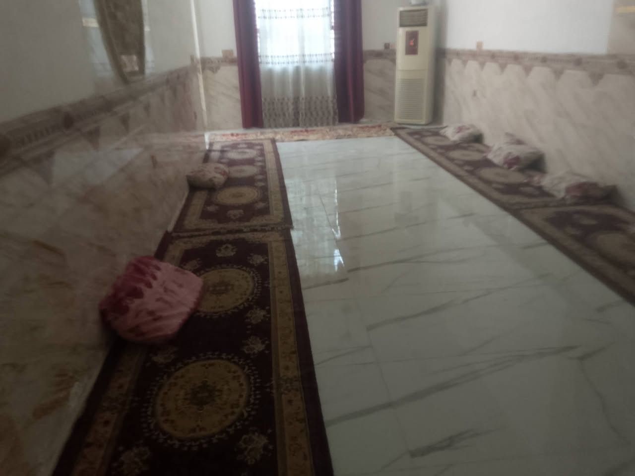 دار للبيع طابو صرف ٢٥٠ متر طابقين ٤ غرف نوم ٤ حمامات مطبخ حار وبارد استقبال ١٠ في ٤ صاله ٩في ٤ بناء حديث طوريج حي الحسين الاولى ام الهوى القديمه قرب شارع الباشا ثاني بيت عن شارع العام شارع كربلاء للتفاصيل *********** او مراسله علخاص
