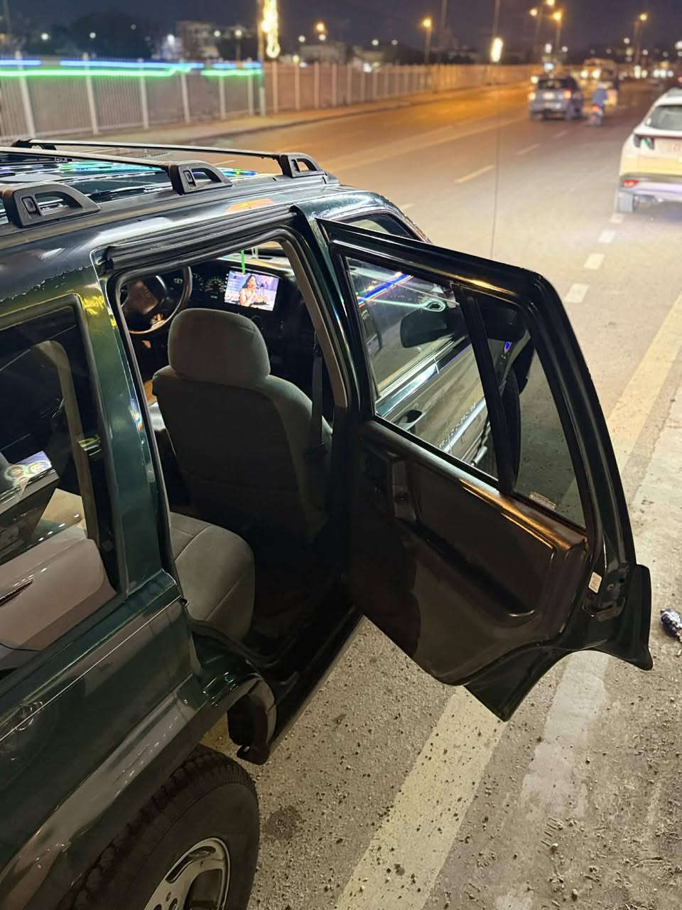 سلام عليكم 
سياره جيب شيروكي محرك 4000 بلادية 
كير ومحرك  جديد 
منضومة مال غاز جاهزه 
ضفيره جديده مشتريهة 
كهربائيات نضيفه
سماعات وشاشة جديد
تبريد شغال 
سياره بدون صبغ بلادية كشرهة نضيف 
دوشمة جديده داخلهة خير من الله 
تخم تاير جديد 
حدادية 80%
رقم بغداد تحويل ثاني يوم 
سعر .55وبيها مجال 
***********
