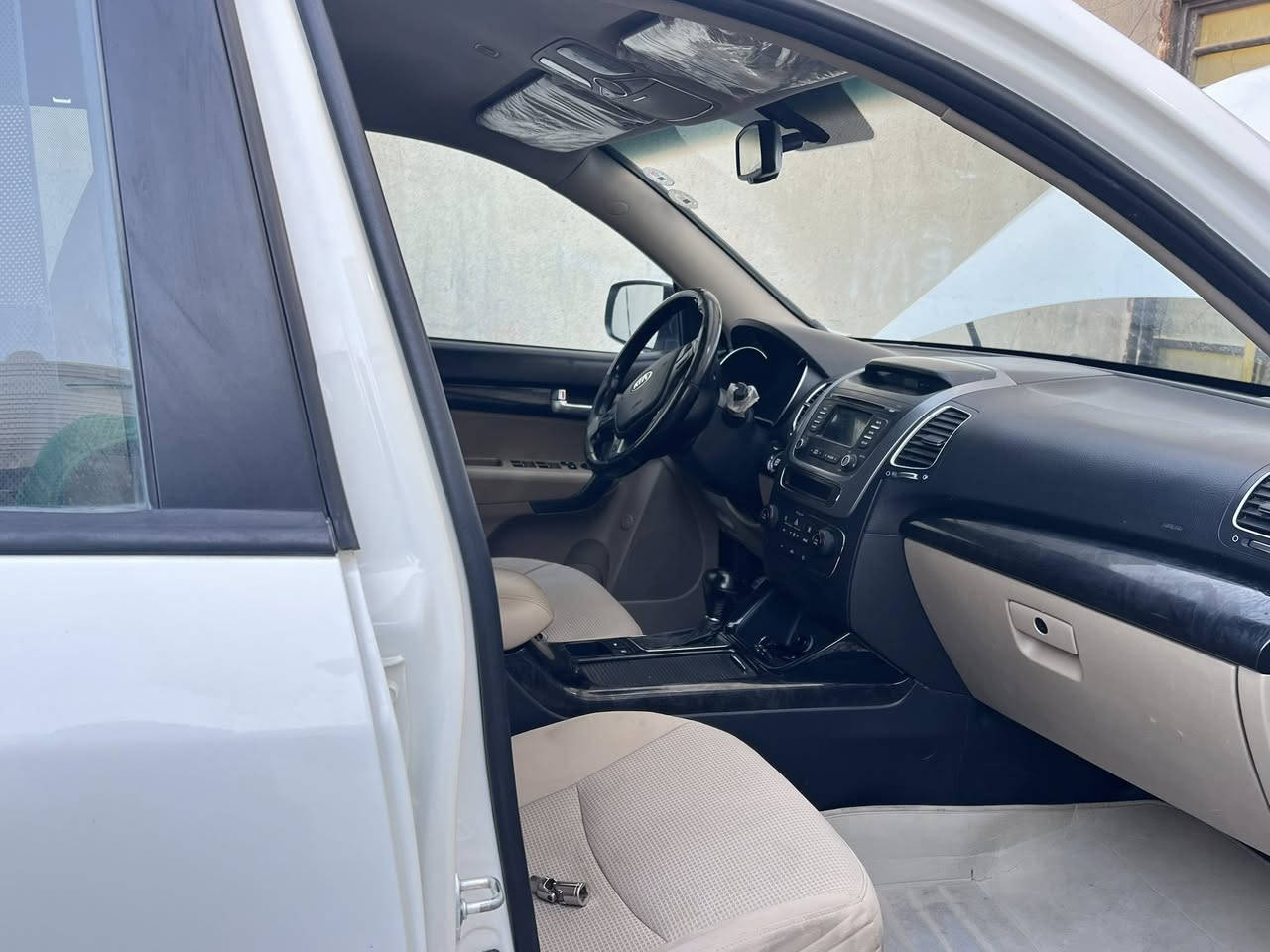 سورنتو 7راكب2014. كفاله عامه فول مواصفات +خليجي
بصمه تشغيل 
بصمه بيبان 
رادارات 
مرايات شفط 
كمره 
دوسات استيل 
بردات تضليل خلفي  سحب 

تبريد ٣قطع امامي وسطه خلفيي 

مكينه وكير كفاله مكينه ٤ استندر 

  بانزين انسا 

سعر175وبيها مجال  
هـ/***********
