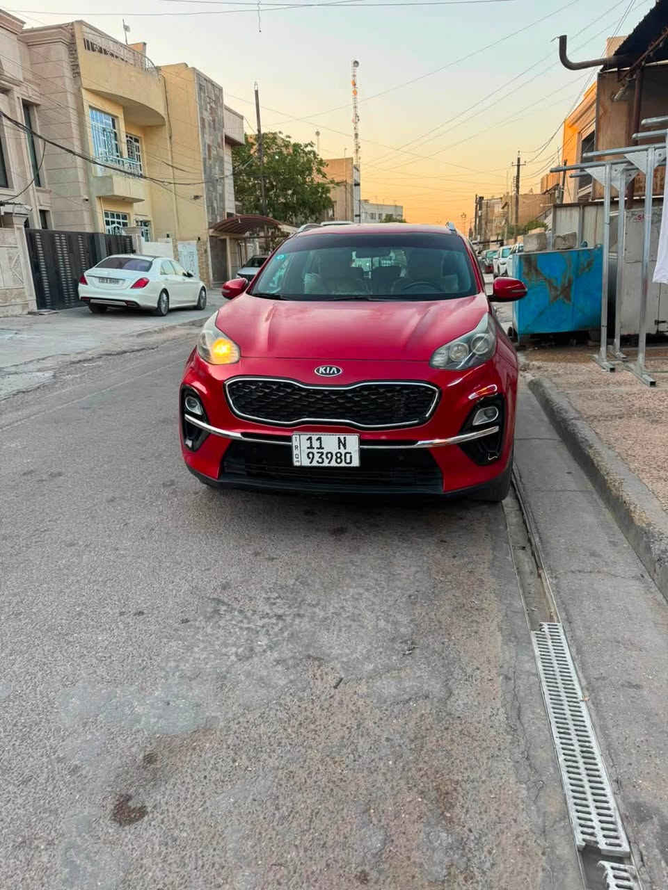 للبيع سبورتج خليجي موديل  2020 
لون احمر  
عداد السياره 76.000 كيلو 
المواصفات الاعتياديه سويج بدون فتحه شاشه حساسات اماميه خلفيه سياره حلوه ونضيفه
محرك 2000 دوش 
السعر 172$ 
مكان السياره حي الاعلام 
للتواصل واتس او اتصال 
***********
***********
