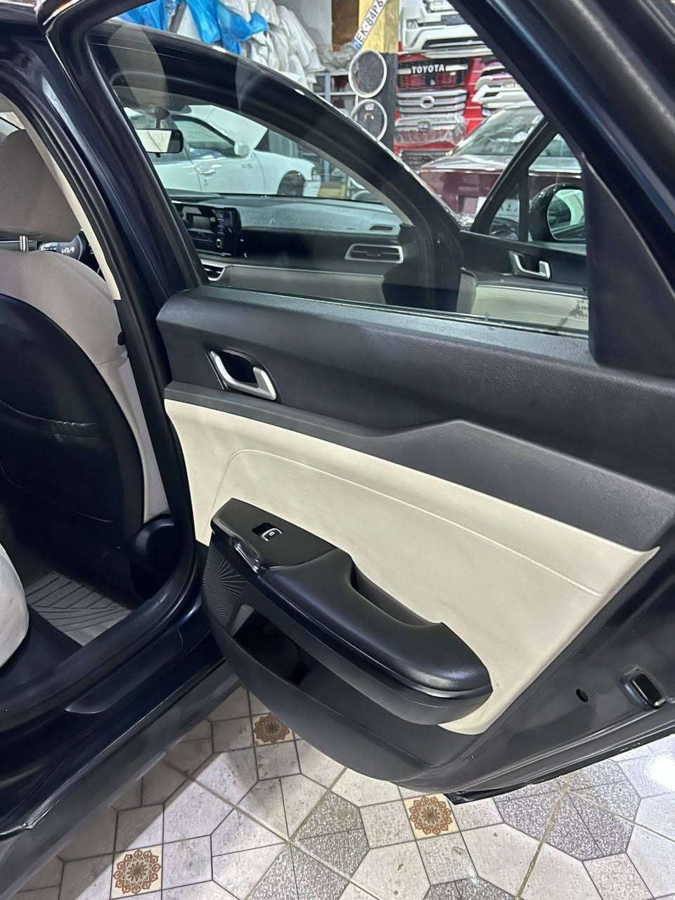 كي فايف خليجي 23  
لون حبري 
رقم ذي قار معوقين
محرك 2000 دووش
 اسبير ما نازل
 تبريد حداديه كير محرك مكفولات

مكان سياره ناصريه المركز 
سعرها /180
15
ستفسار /*********** ناصرية, ذي قار
