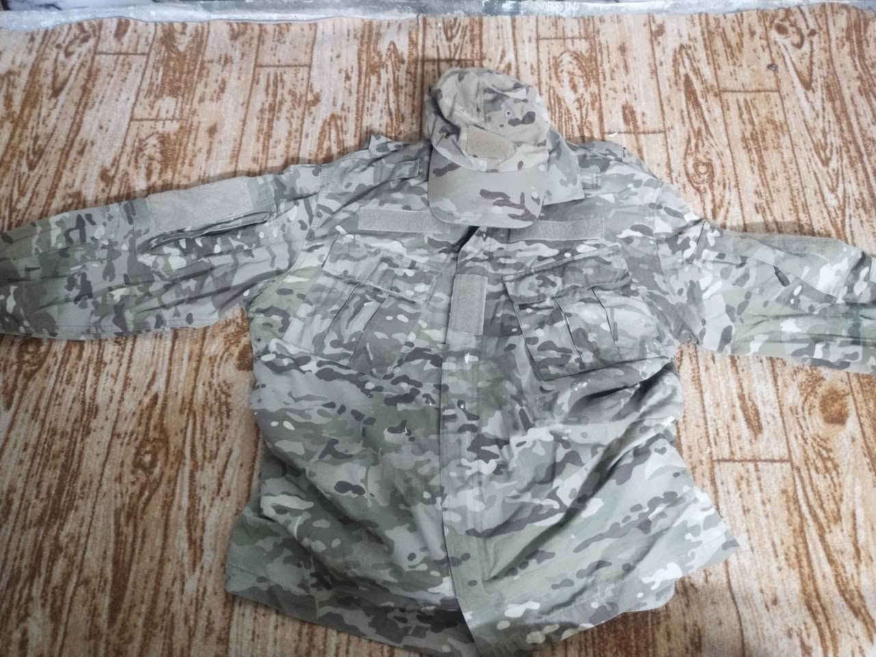 السلام عليكم بدلات اصليات بريطانيا الكمر 36 اكس لارج الرقم ***********
