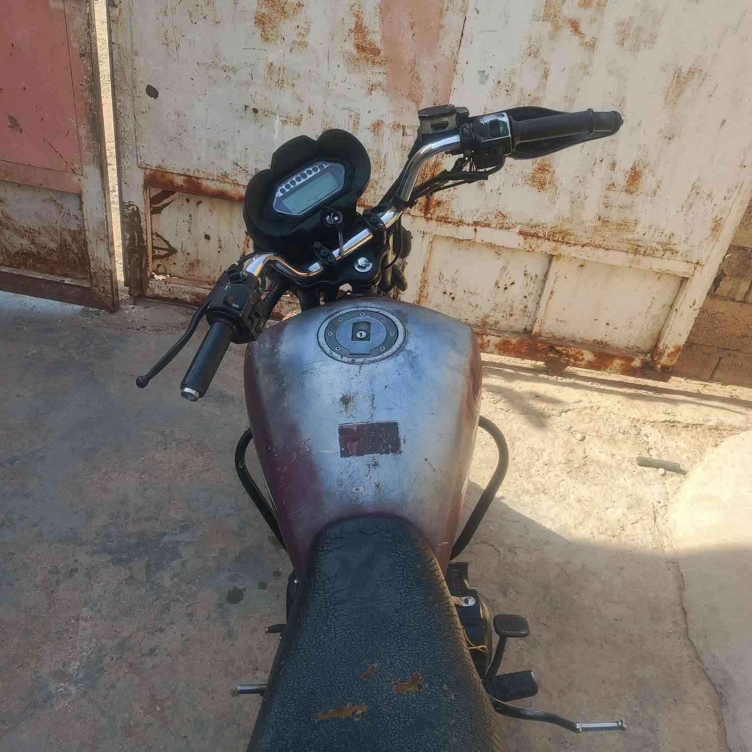 سلام عليكم للبيع دراجه جمره مديل 20 كفاله عامه مكينه خرسه نكره سلف بيها تايرات جدد مكينه ما فتوحه كهربائية كلها كامل سعر الدراجه 800وبيها مجال عواني بغداد تقاطع النهروان ***********
