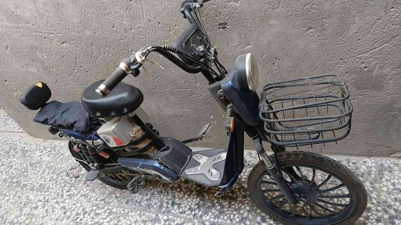 السلام عليكم
دراجة شحن للبيع مستعملة بيها جم عطل
اعطالها:
البطارية كاعدة
بدون بريكات
السعر  ٢٠٠ الف وبيها مجال
مكان النجف الاشرف حولي شارع ٣٠
الشراي خااص


**إذا كنت صاحب هذا الإعلان وتريد حذفه لأي سبب، رجاءا أرسل رسالة إلى الدعم الفني**