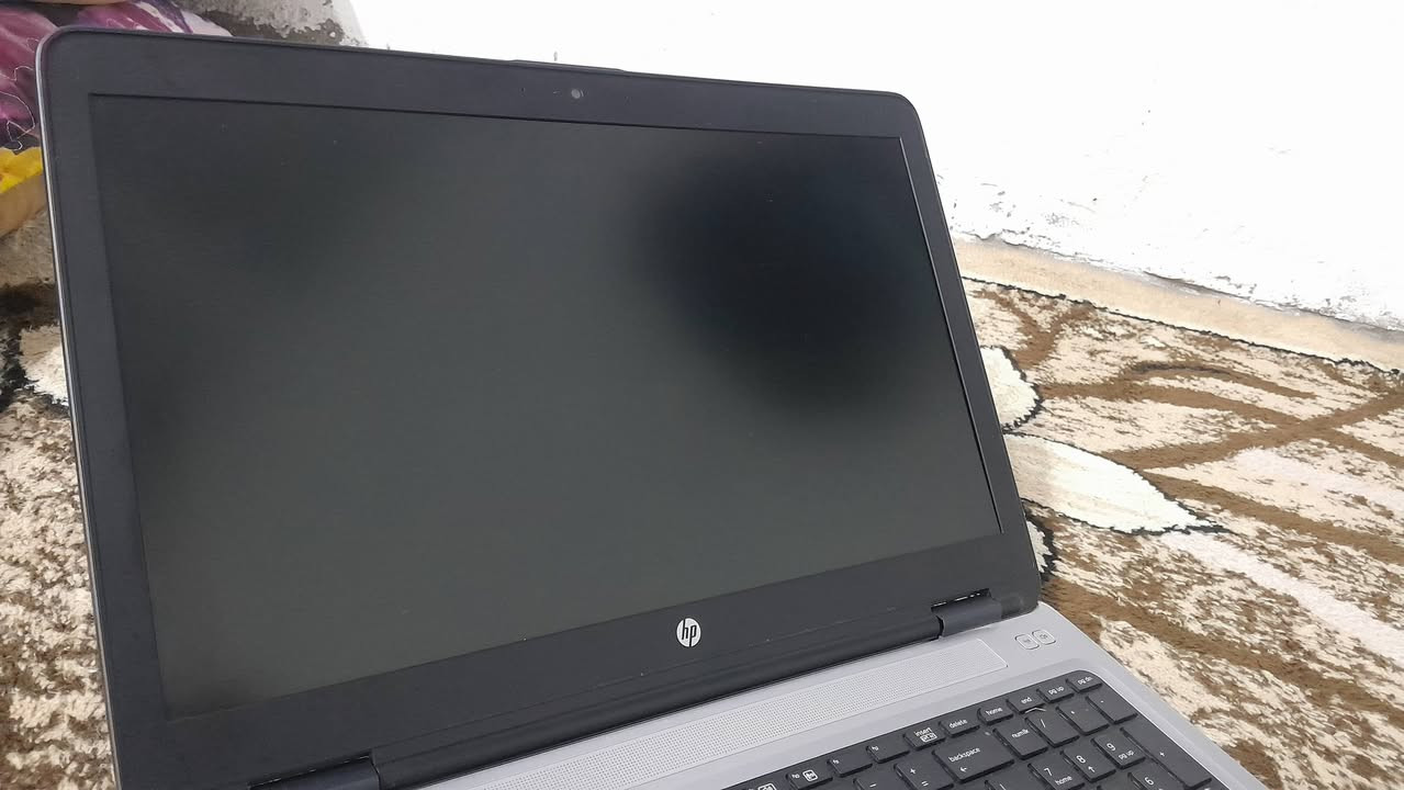 انظف جهاز عملي ممكن تشوفه!
.
.
.
المواصفات:-
💠 CPU: Core i7-6600U @2.60GHz 
الفئة السابعة يعني لابتوب يفيدك اذا شغلك كان مكتبي او اذا جنت طالب جامعة او اذا كنت ابو مكتبة وطباعة وكتابة بحوث والخ.
💠 RAM: 8 GB DDR4 
حجم الرام جدا ممتاز وعملي.
💠HARD: 256 GB SSD  
ذاكرة التخزين من نوع ( SSD ) يعني السرعة بالاداء والتنفيذ ⚡️⚡️
💠GBU : SHARE  
كرت شاشة عادي.
💠 LCD: 15.6" FHD 
حجم الشاشة جدا ممتاز وقوة الجودة من نوع FHD يعني نقاوة وجودة ممتازة.

⭕️⭕️ للامانة اللابتوب جدا نظيف وعملي وسلس بالاستجابة وعن استخدام شخصي ومكتبي ويفيدك اذا كنت تدور لابتوب عملي. 
💲💲 السعر 420 الف وبي مجال للشراي.

📍📍مكان بغداد.


**إذا كنت صاحب هذا الإعلان وتريد حذفه لأي سبب، رجاءا أرسل رسالة إلى الدعم الفني**