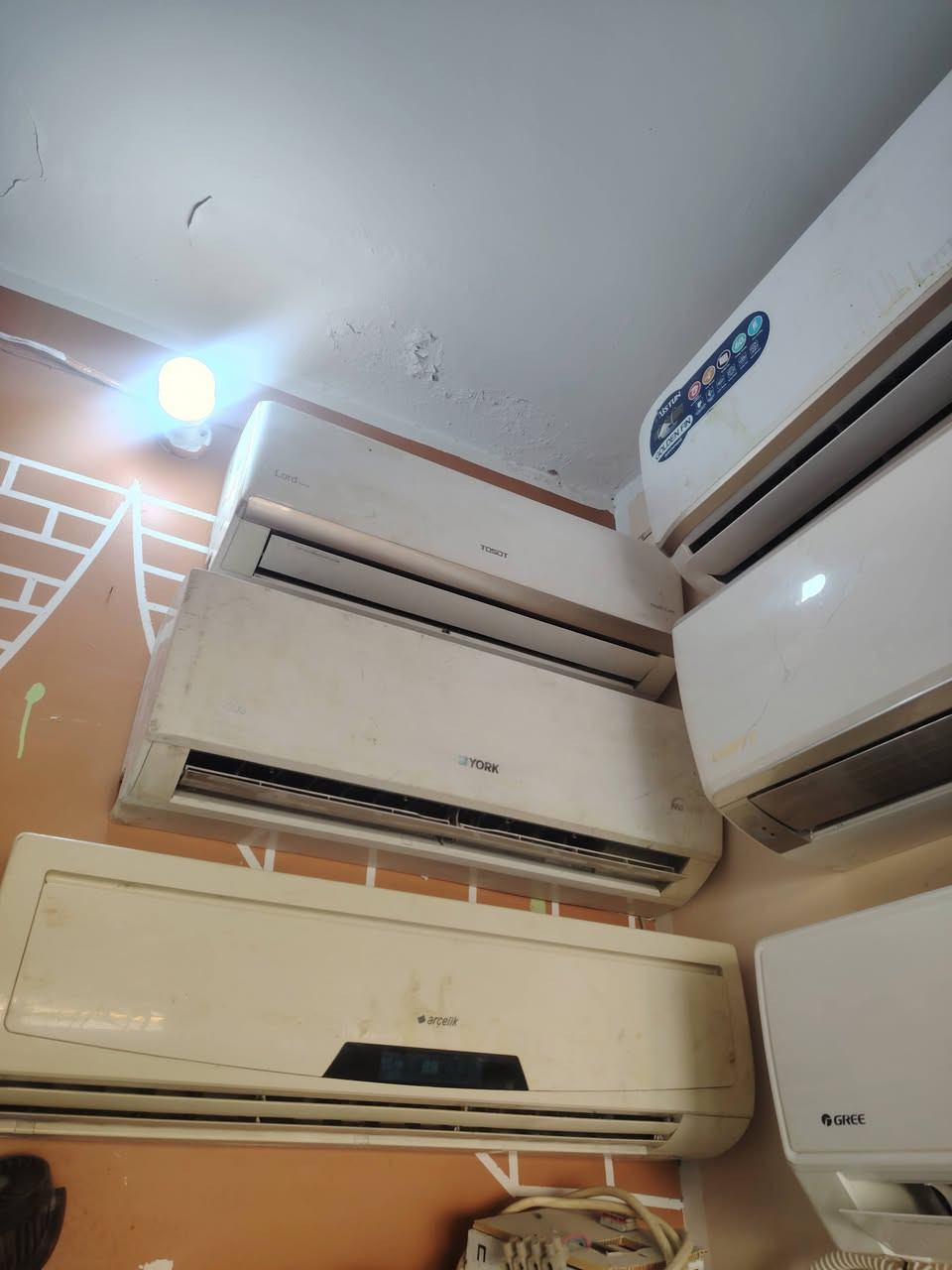 سبالت نضيفة للبيع شرط الشغل ***********
2طن نوع كري ب 400الف والتنصيب مجاني
1طن توسوت 200 الف
1طن يورك 200 الف
طن ونص ب200 الف
