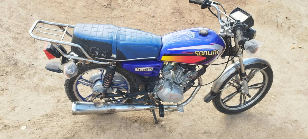 سلام عليكم دراجه للبيع سيفان سونك اوراق  موديل 22  كامله كل نقص مابيه كهربائيات كله جديد نكره سلف هندر مكينه ما مفتوحه بيه بس الويل كدام بي عواج سعر 550 وبيه مجال قليل مكاني محموديه  متواجد عل نت *********** :***********
