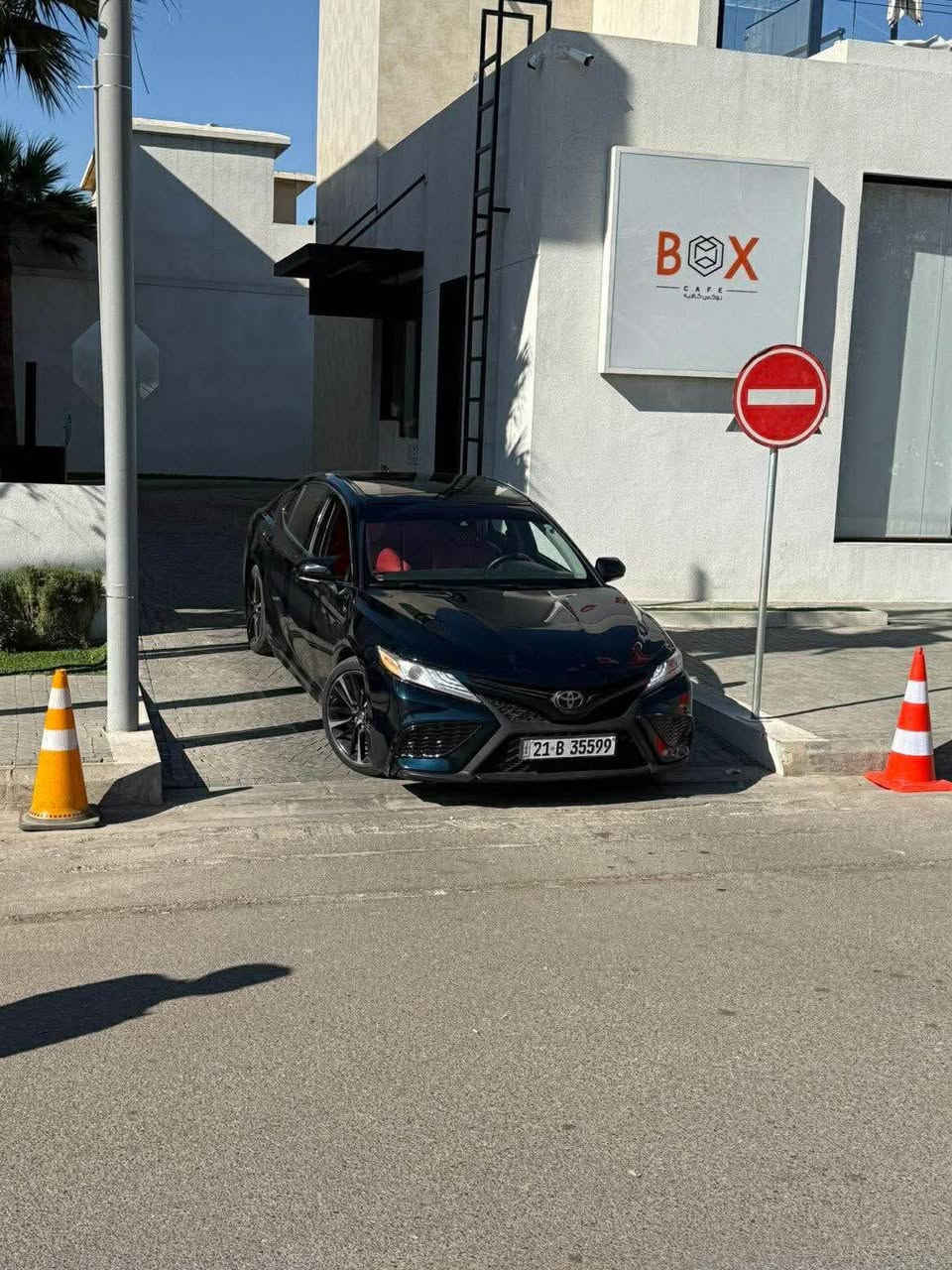 Camry 2019 xse 
محرك 4 سلندر  2500
حساسات خلفيه
كامرة   
بنوراما 
داخل احمر. 
كشنات تدفئه شاشه جبيره كار بلاي 
هند بريك دكمه اوتو هولد 
ضررها  البنيد مبدل بلادي بدون صبغ
 و به جاملغ صبغ 
مكان السياره كركوك  
سعر ١٩٥$ وبه مجال 
رقم الهاتف {***********} كركوك, العراق
