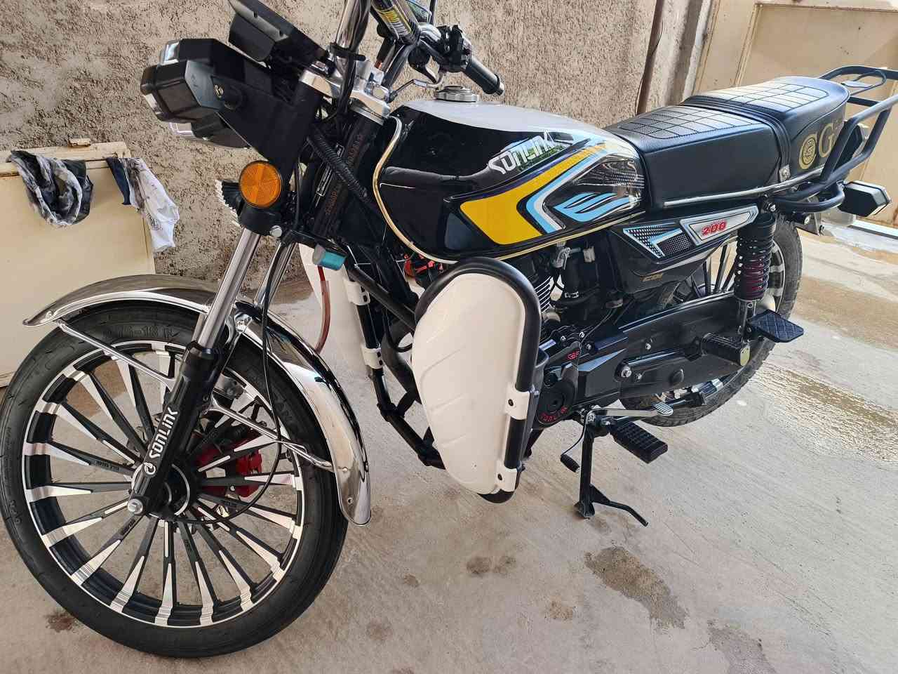 سولنك موديل 25 ماشي 3 الاف اوراق سويجات 2 بصمات 2 الماطور زيرو بعده
وصل 950 عندك زود كل الهله يرهم بيع ويرهم مراوس
واي استفسار هاذا رقمي ***********
