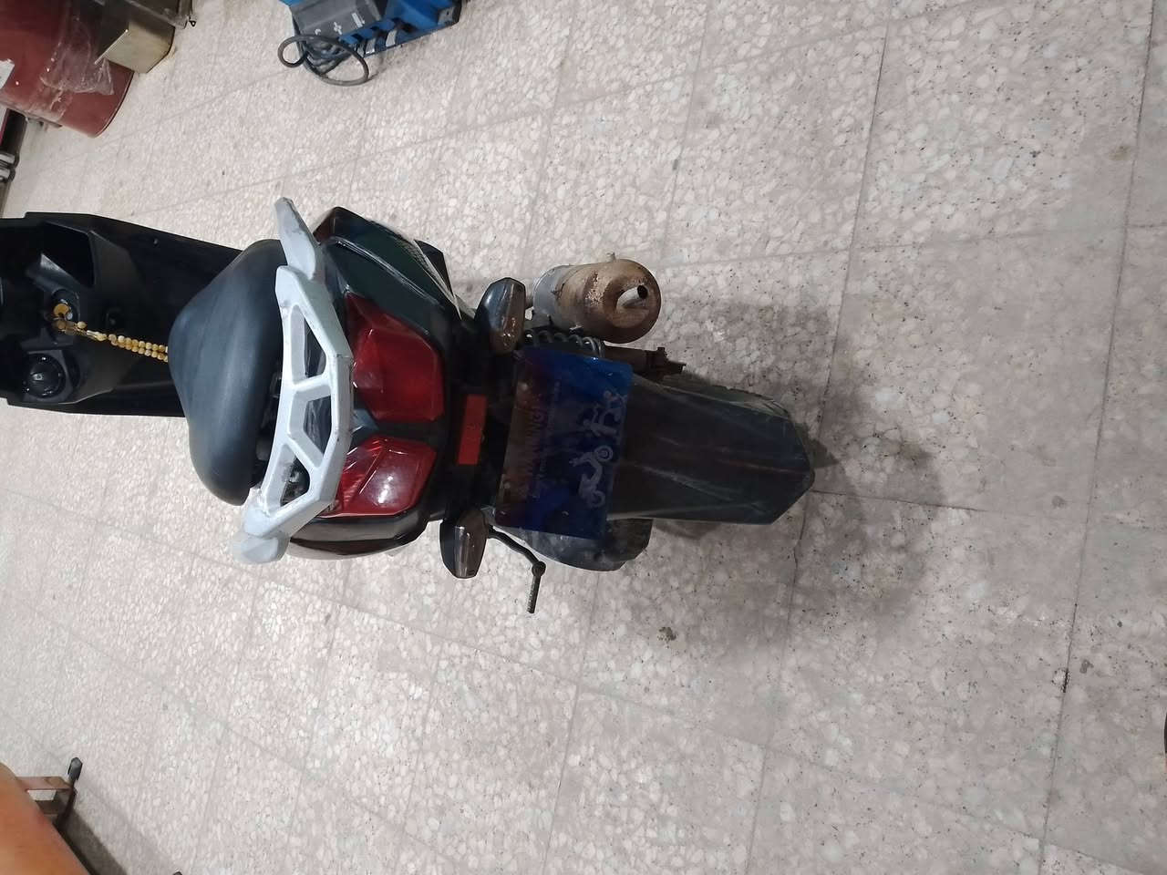 دراجه للبيع شغاله كلشي مابيهه وصل مال معرض بيهه والي عنده مراوس اراوس الشراي يخابر،، ***********،، ***********
