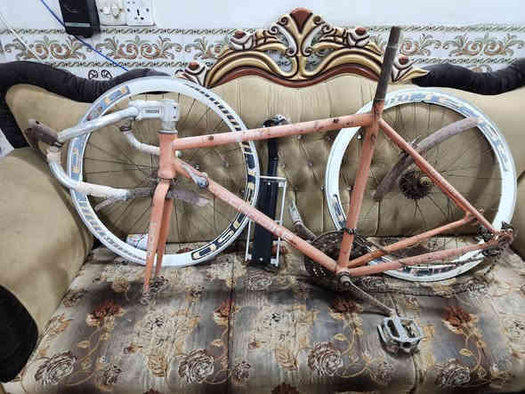 السلام عليكم شباب غراض بايسكل + لشه متروكه 
 وياله زوج متروكات. واحد ينرادله سيامه معوجات والثاني مابيهن شي المنيوم 
 + ستاند + جوب + سيبايه + مكينه شيمانو اصليه ابيعهن شلع قيموهن واخذو الي يفيدنه مكاني بغداد حي اور   ***********
