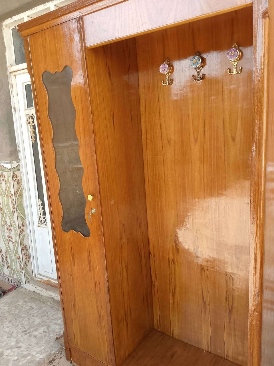 السلام عليكم.    ثلاجه نضيفه.  شرط تجميد.  125. وبيه مجال. وزاويه تسكام.  للبيع.   60.  وبيه مجال وكاروك حديد تسكام     للبيع.    55.   وبي مجال    الاتصال عله رقم ***********.  موجود واتساب
