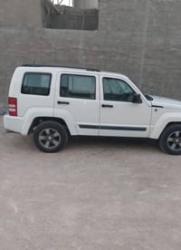 سياره جيب ليبرتي موديل 2008 رقم بغداد السياره بدون حادث فقط صبغ قليل ب...