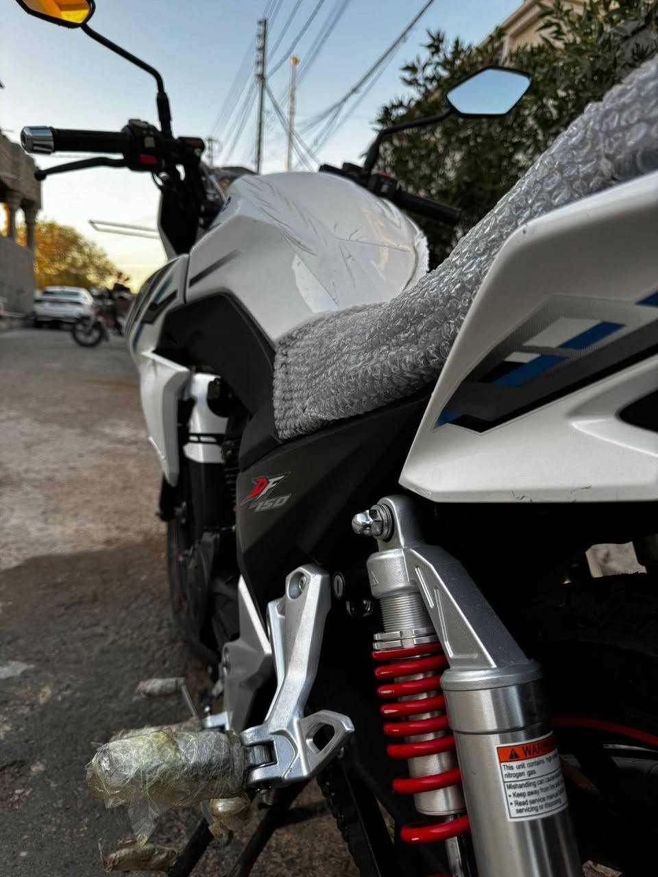 دراجه هاوجي DF جديد بكل معنى ماشي ٢٠كم فقط مسجل السعر ٢٣ وبيها مجال شي قليل للاستفسار رقم صاحب الدراجه مكان الدراجه الرمادي شارع ٦٠ ‏‪0781 707 9059‬‏
