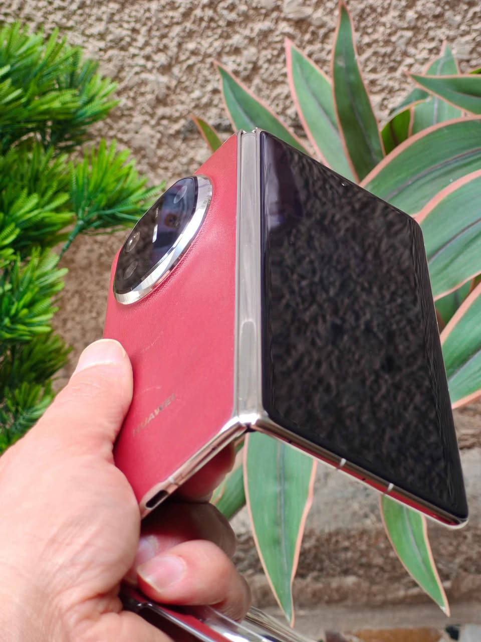 ((للبيع او للمراوس))
هواوي ميت X6
Huawei Mate X6
ذاكره 512 لون ماروني.
ملاحظة، خدمات گوگل Google كلها شغاله 100%.
الجهاز بحاله ممتازه نظافة 100%  مابي اي شخوط او ضربات
غراضه كامله كارتونه وشاحنه 66 واط وگفره الاصلي وباقي الاشياء موضحه بالصور
مكاني بغداد وماعندي توصيل
السعر مليون و480 الف
1,480,000
للتواصل خاص او عن طريق الرقم.
*********** بغداد, العراق
