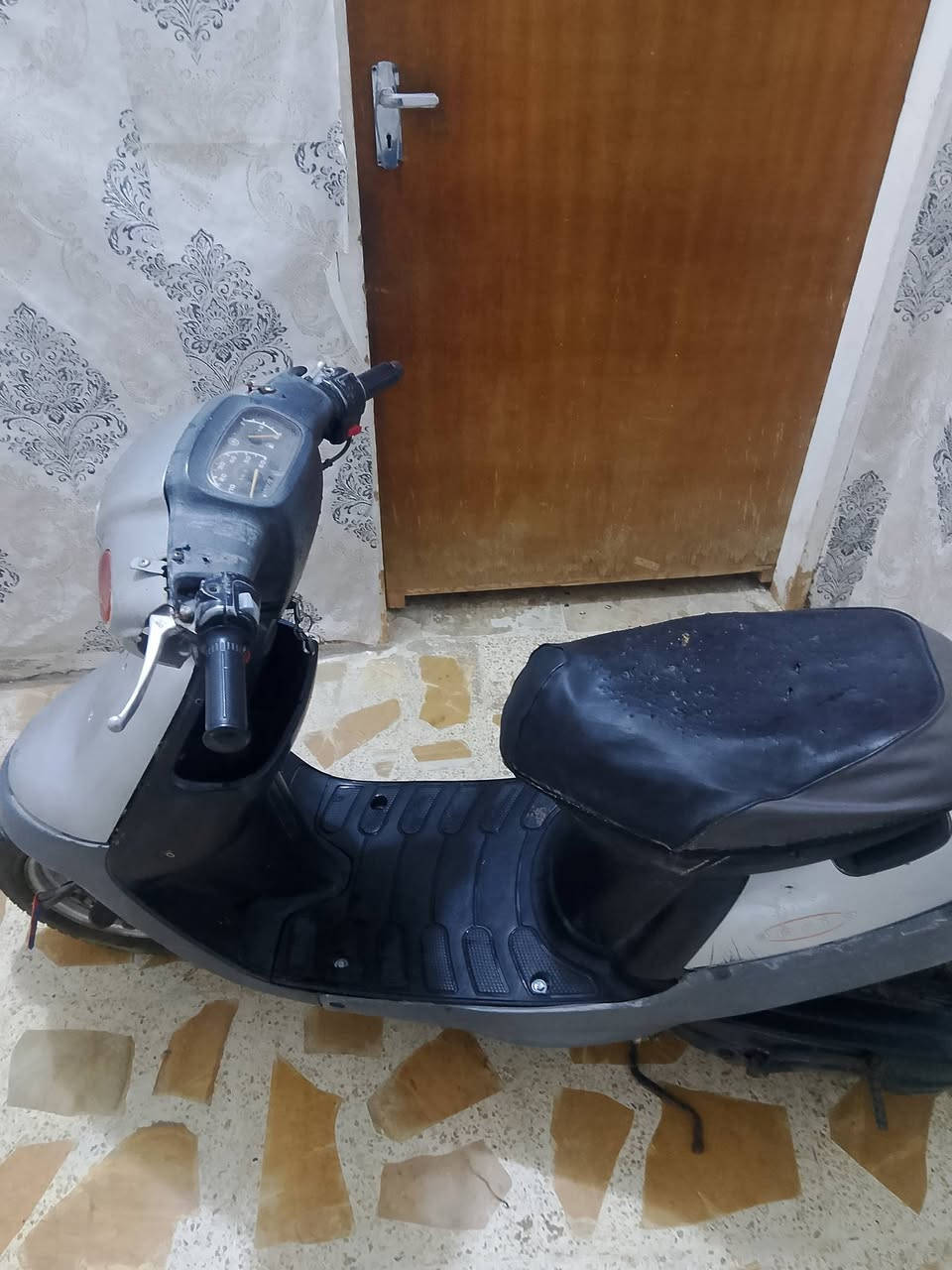 سلام عليكم دراجه زعره شغاله شاصي مكفول السعر 175اتصل ***********
