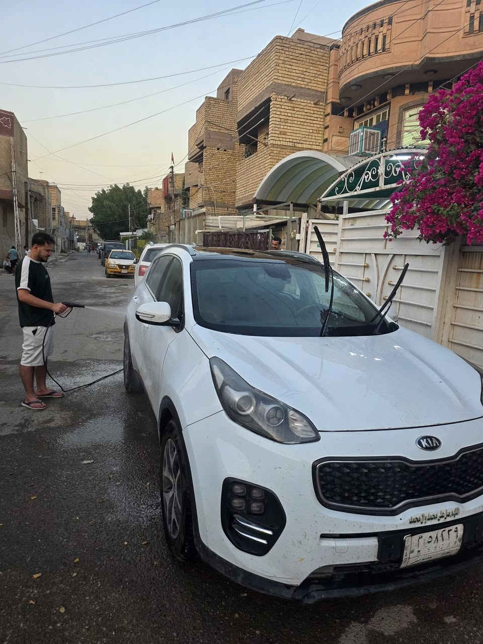 تحية طيبة .... اسعد الله اوقاتكم 
سبورتج 2017 الشكل الجديد ...مكفولة بس شغلات جدا بسيطة 
مكاني بغداد  السعر ١٥٢ وبيها مجال للطيبين 
*********** واتساب .... السيارة باسمي
