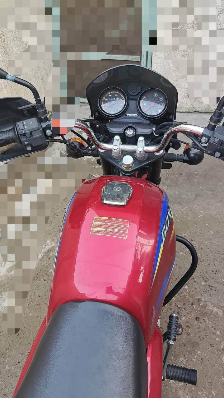 ياألله
السلام عليكم
دراجة بوكسر كلاسك  مرقم بغداد  للبيع موديل 21  استخدام شخصي دراجة مال بيت لا دلفري  ولا اي شي السعر مليون و750
مبدل بس كابريتر وتانكي البنزين الباقي كفاله 
الشراي يتصل
0771 323 6938
