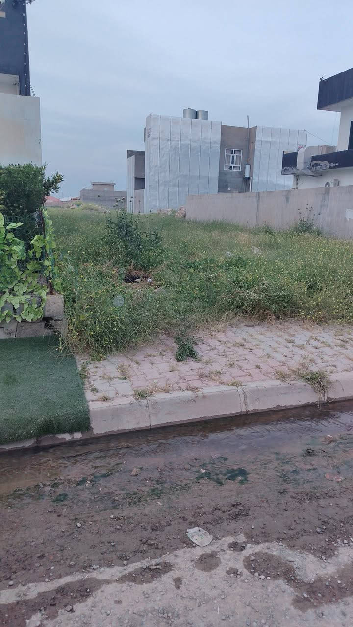 السلام عليكم قطعه للبيع 200 متر تجاري سايدين الشقق الصياده خدمات كامله ***********
