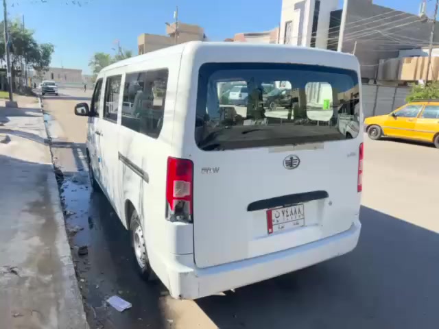 السلام عليكم 
فاو خشفة السيارة نضيفة موديل ٢٠١٥ مدوشمة جديد والسيارة نضيفة وحلوة 
السعر ٤٢ وبيه مجال
