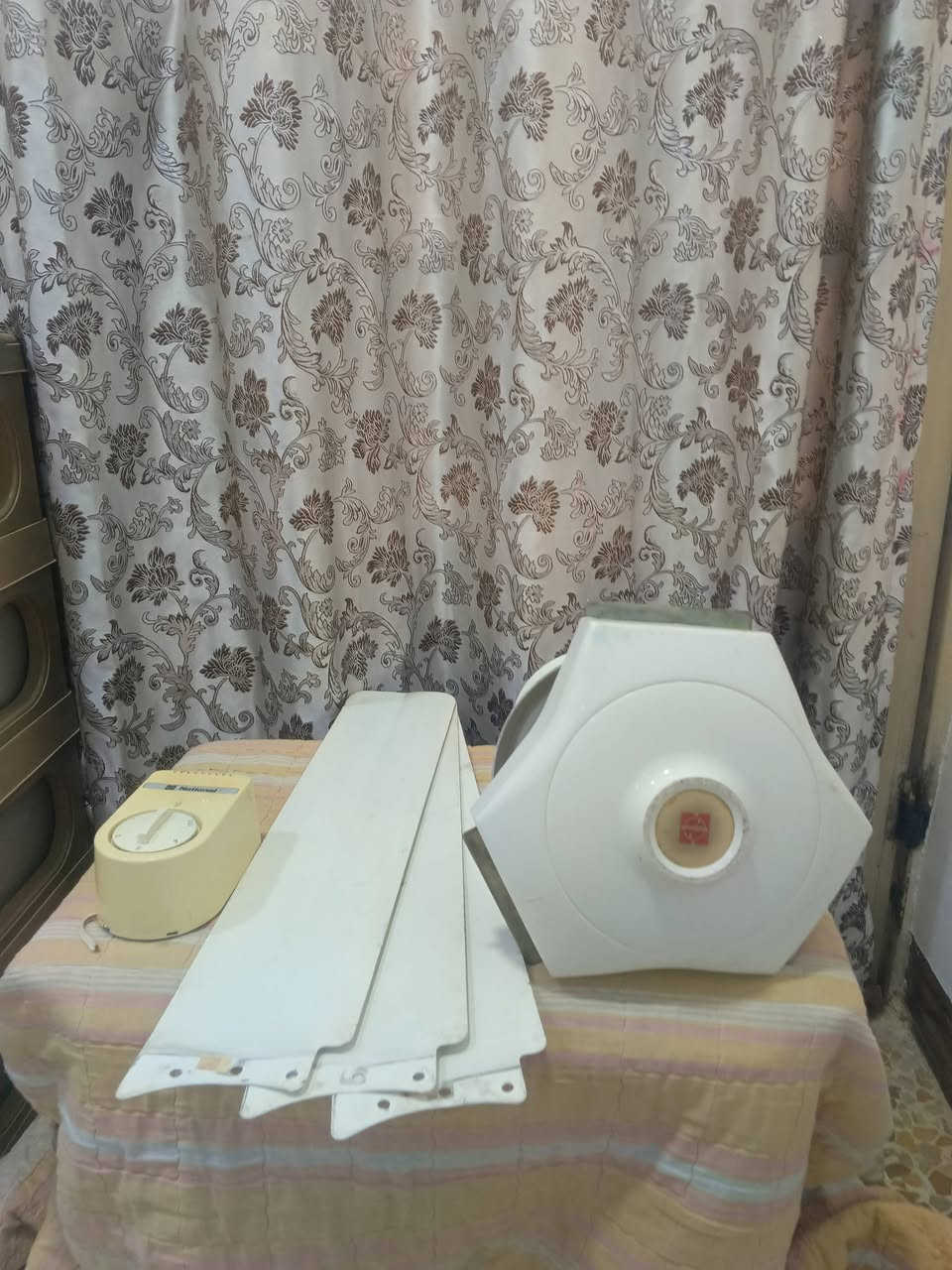 السلام عليكم ورحمه الله وبركاته جبنالكم تحفه فنيه احلا مروحه نشنال سقفيه ابلاديه عل وضع الشركه غير داخل تصليح شرط الشغل شرط النظافه كامله ما بيها اي نقص أو عيب للبيع السعر خاص مكاني موصل يوجد توصيل جميع محافظات العراق وا هذا رقمي للتواصل ***********
