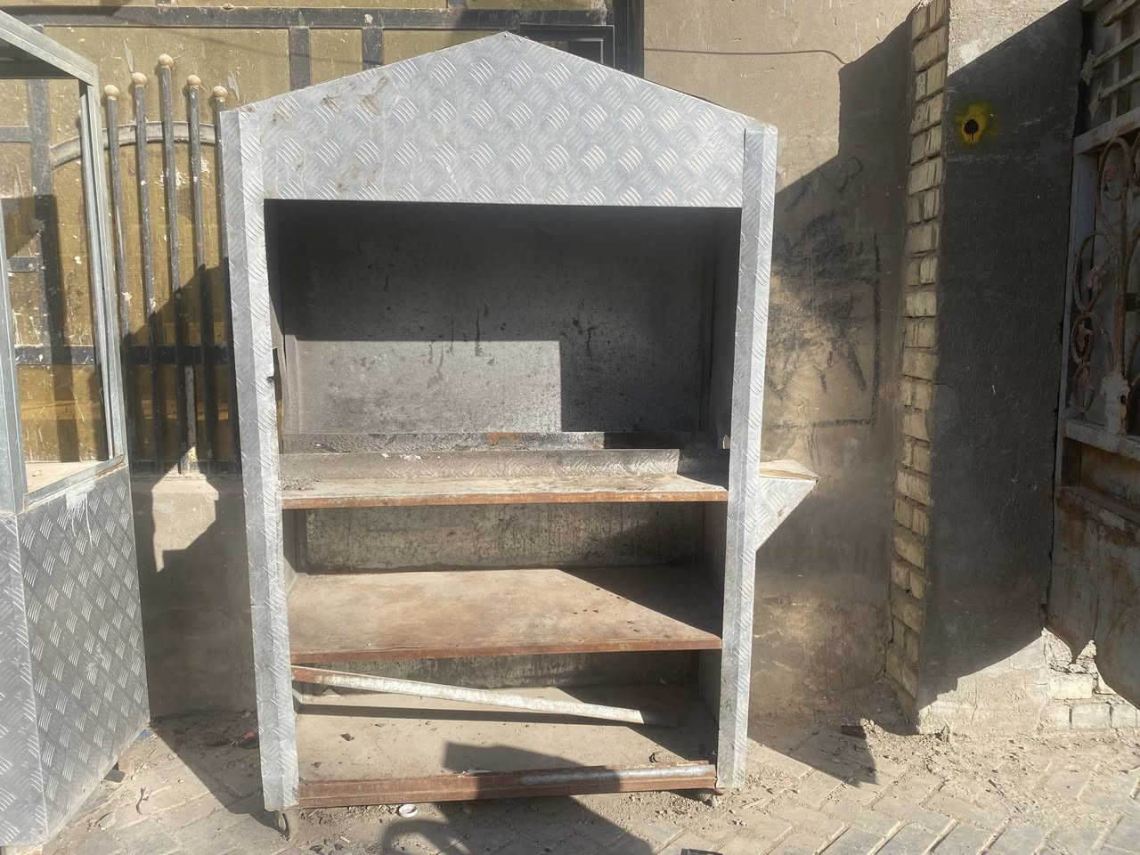 سلام عليكم غراض مال مطعم للبيع السعر 300 بغداد مدينة الصدر ‭٠٧٧٣ ٨٠٩ ٩٦٥٦‬
