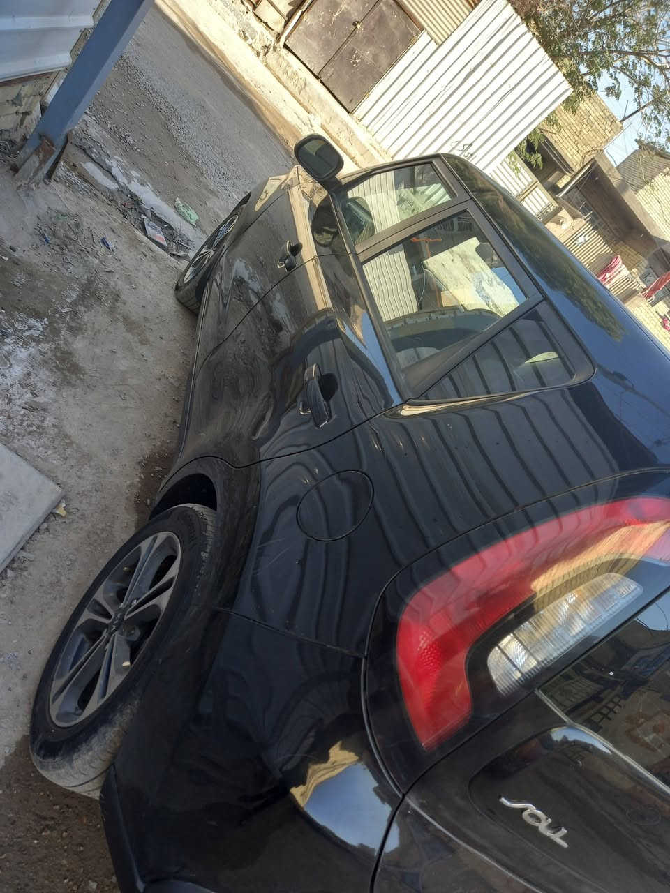 السلام عليكم للبيع كيه صول موديل ٢٠١٤ ضررها  بين الباتين صبغ مندون دواخل السياره ليبل واحد للإستفسار الاتصال *********** السعر ٩٥  وبيها مجال
