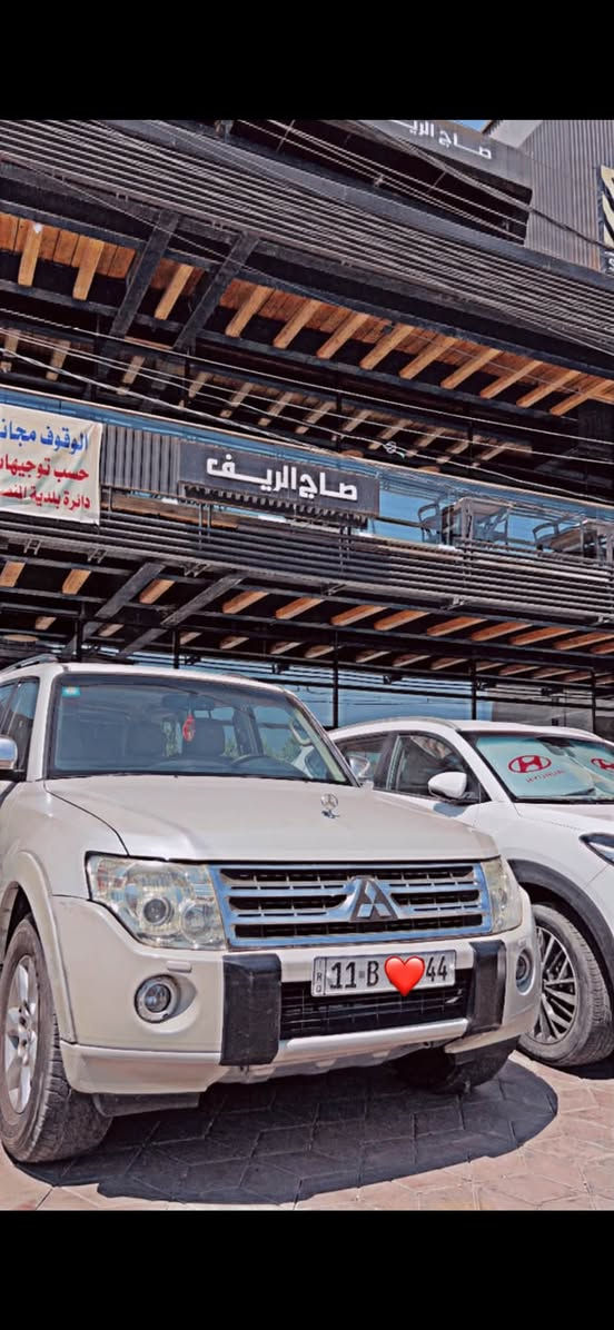 للبيع باجيرو 2009
مكاني بغداد زيونة 
***********
130 ورقة وبيها مجال بسيط 
بدون صبغ وضربة مكينة شوية
