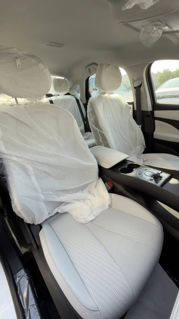 BYD SEAL 05
سيل فايف 
زيرو مرقم بغداد وباسمي سنوية ولوحات 

بصمة 
كارت 
واقيات 
سبايدر كاربون 
شاحنة الحجم الكبير الاصلي ٣٢ امبير 
ارضيات 
وباقي الغراض موجودات 
ويل كروم مو اسود 
وبقية مواصفات معروفة 
للاستفسار / *********** 
السعر ٢٠ مليون
