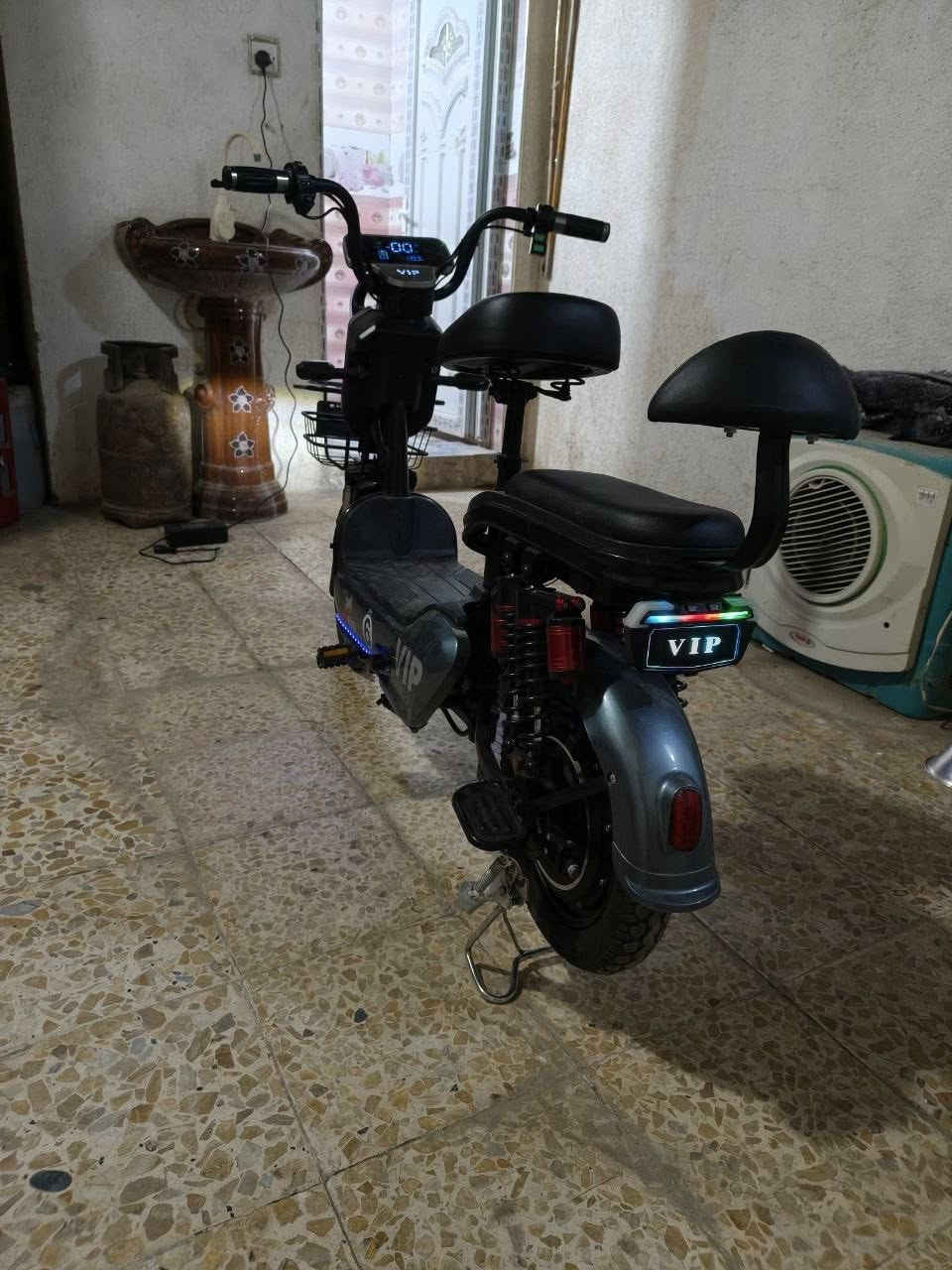 السلام عليكم دراجة شحن جديده مع الشاحنه كلوب امامي شغال بس بطاريه ضعيفه يرادله وحده جيده السعر 300وبيه مجال الشراي خاص المكان ميسان #شحن


**إذا كنت صاحب هذا الإعلان وتريد حذفه لأي سبب، رجاءا أرسل رسالة إلى الدعم الفني**