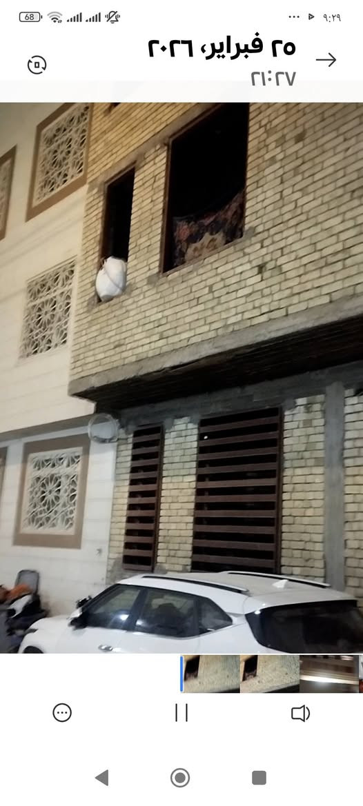 اعزائي ٥٠ م وجه ٧ م  ٥ طوابق والسادس قيد الانشاء  هيكل درجة اولى اعمدة جسور مسلح تصميم هندسي حديث+مكان مصعد جاهز للتنصيب  كل طابق يحتوي على غرفة وصالة ومطبخ وصحيات يحتاج تشطيب في شارع محمد الامين ص فرع ابو نبيل وابو سلطان عن المخيم والحرم ٥ دقائق مشي فقط يصلح فندق وحسينية ***********
