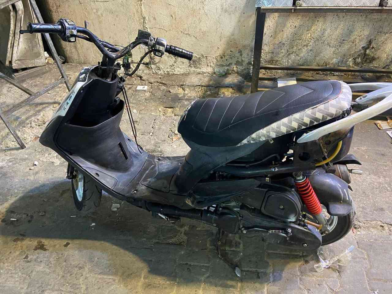 سلام وعليكم دراجه للبيع مكينه بلاديه كلشي شغال بيه ضفيره بلاديه السعر550 وبيه مجال وتساب فقط*********** مكاني بغداد
