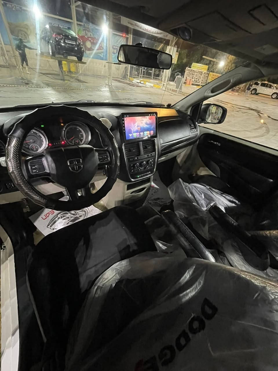 دوج كرفان للبيع
2013 
ماشيه 110 
سياره حادثها طخه بسيطه بالجاملغ والصندوق 
ابواب ميكانيك 
3 قطع تبريد 
كشنات بلع منفصله
نظام اقتصادي ايكو 
السياره حداديه خلفيه جديده 
نقوصاتها 
حداديه اماميه غير جيده 
التبريد امانة ببداية الموسم مبدلين فرزيات امامي وخلفي بس يمكن الشغل مو مضبوط لان اشتغل اسبوعين ووراها فقد الغاز بعد مرح وشفته 
السعر 130 
الشراي يجي يشوف ويكلب ويدلل بيها مجال بسيط 

مكاني بابل القاسم 
***********
