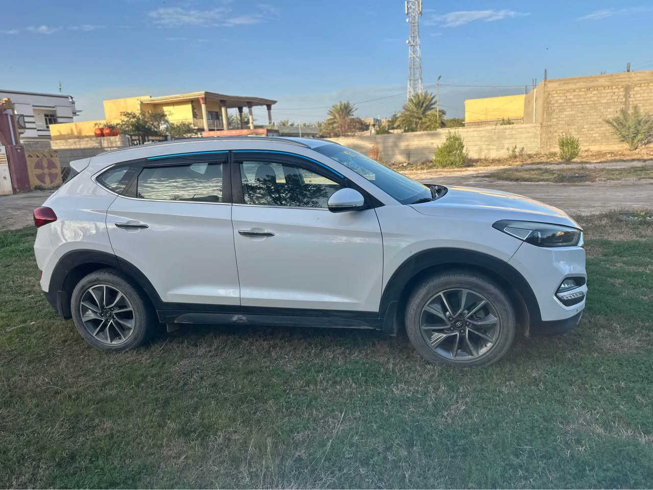 السلام عليكم 
توسان 2018 خليجي بأسمي تحويل ثاني يوم بيها صبغ جاملغ خلفي وشويه مقدمة البنيد سونارها موجود بالمنشور السياره نضيفه وخير من الله تخم تاير حداديه كير مكينه كفاله 
مواصفات 
1-شاشه + كامره
2- اشاير مري +مري شفط
3-تحكمات جهتين
وباقي مواصفات التوسان المعروفه 
السعر ((((168))) وبيها مجال بسيط للاستفسار *********** 
مكاني حله حلة, بابل
