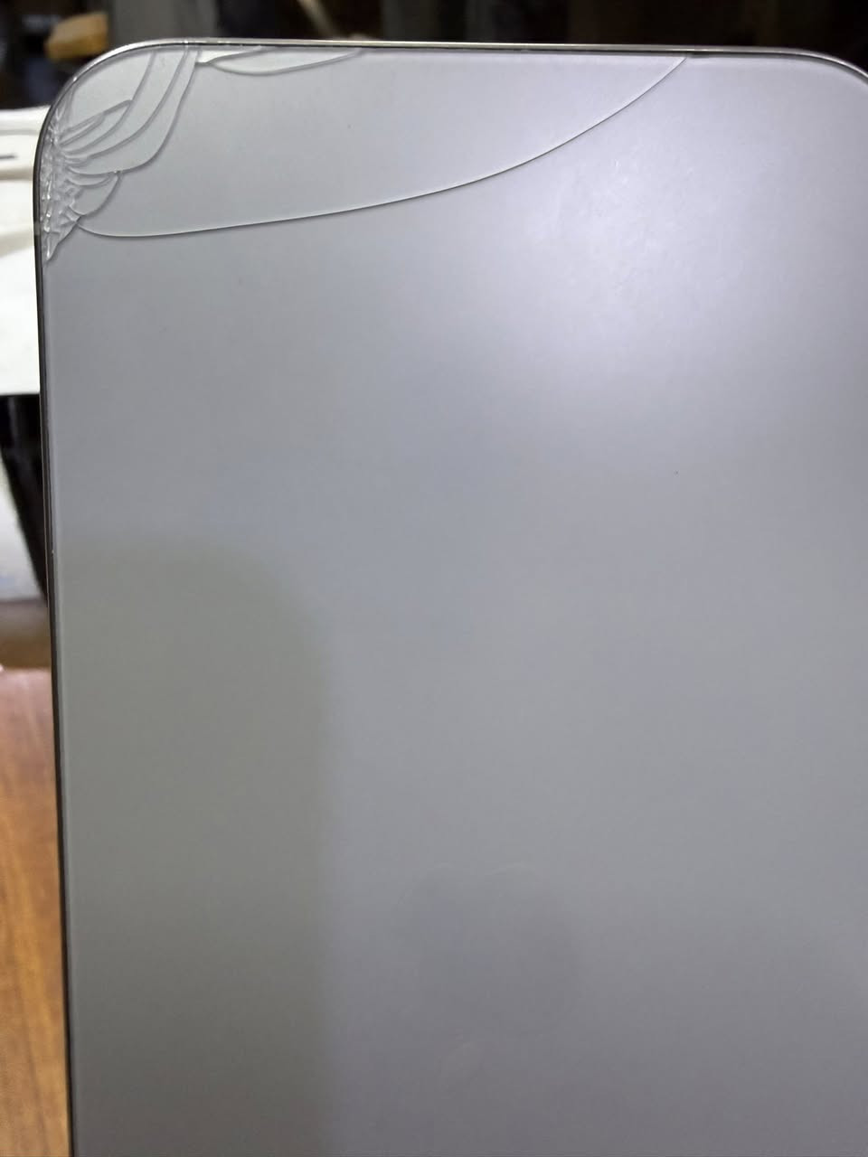 السلام عليكم ايفون 15 برو ماكس 
بطارية 🔋 86
بي فطر بالظهر مثل ما موضح بالصورة
تجي تفحص وتاخذ من البيت 
بـ 900 وبي مجال بسيط 
ملحقات كاملة
***********. واتساب
