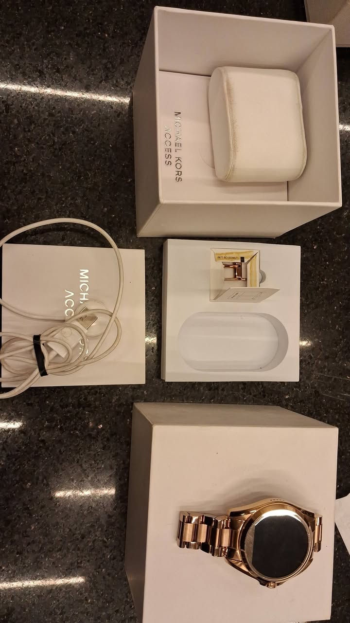 Micheal kroz smart watch


**إذا كنت صاحب هذا الإعلان وتريد حذفه لأي سبب، رجاءا أرسل رسالة إلى الدعم الفني**